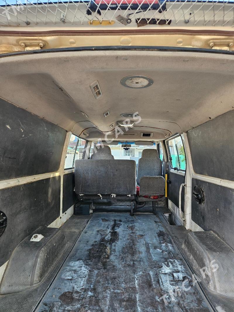 Nissan Urvan 2006 - 170 000 TMT - Балканабат - img 8