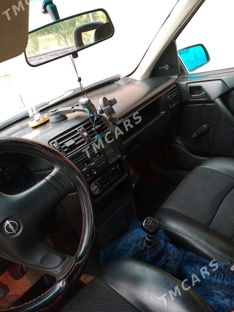 Opel Vectra 1994 - 50 000 TMT - Губадаг - img 2