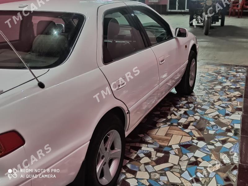 Toyota Camry 1998 - 125 000 TMT - Çärjew - img 3