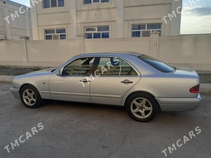 Mercedes-Benz E320 1996 - 50 000 TMT - Туркменабат - img 3