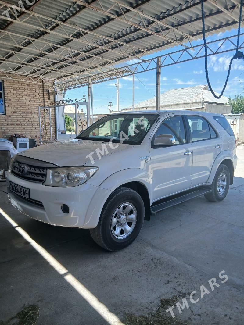 Toyota Fortuner 2012 - 260 000 TMT - Бахарден - img 4