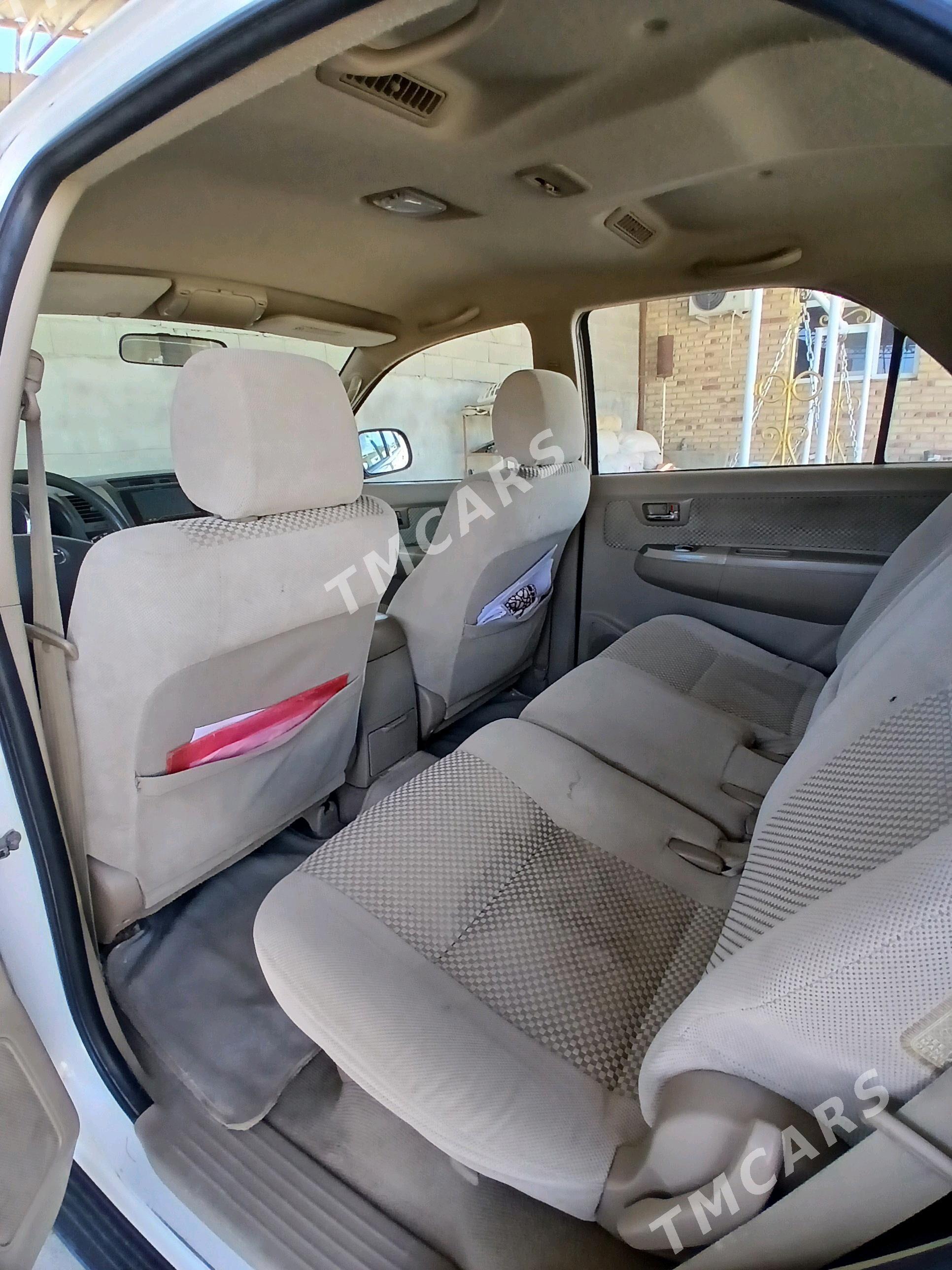 Toyota Fortuner 2012 - 260 000 TMT - Бахарден - img 8
