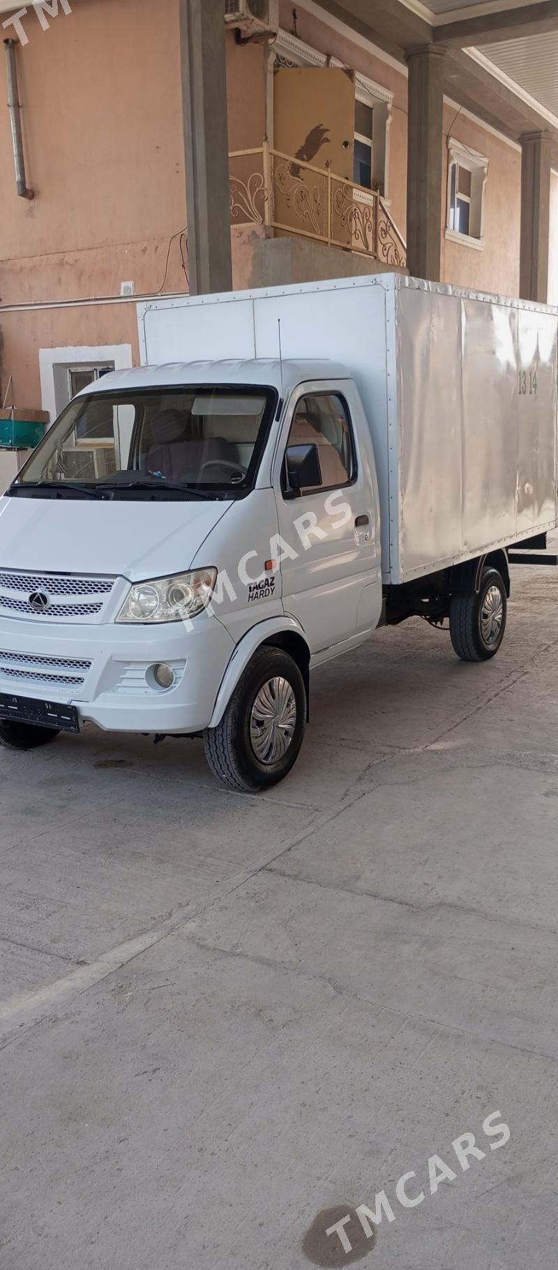 Toyota Hiace 2015 - 150 000 TMT - Ашхабад - img 8