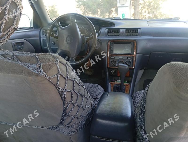 Toyota Camry 2001 - 130 000 TMT - Дянев - img 2