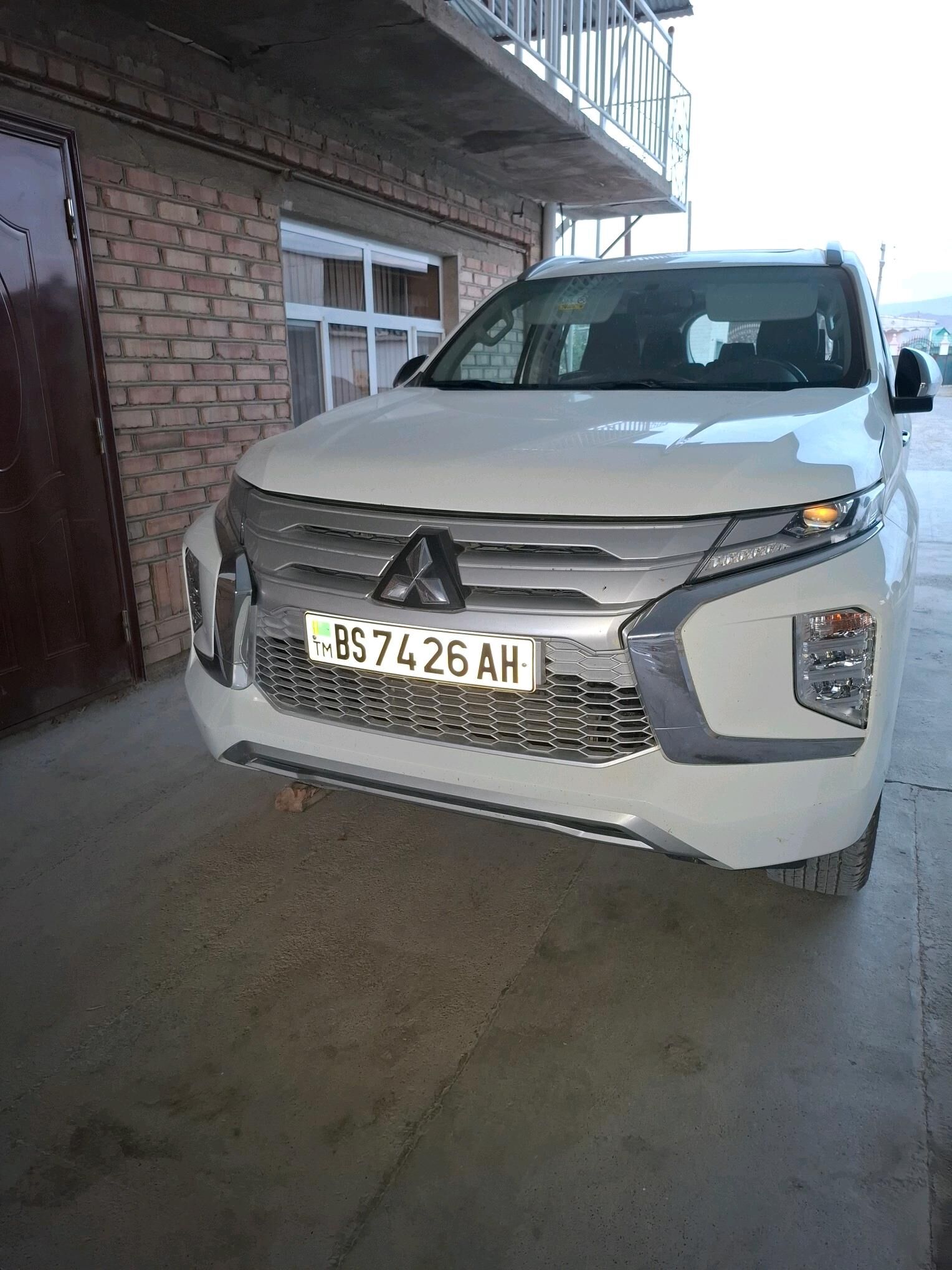 Mitsubishi Montero Sport 2023 - 500 000 TMT - Bäherden - img 4