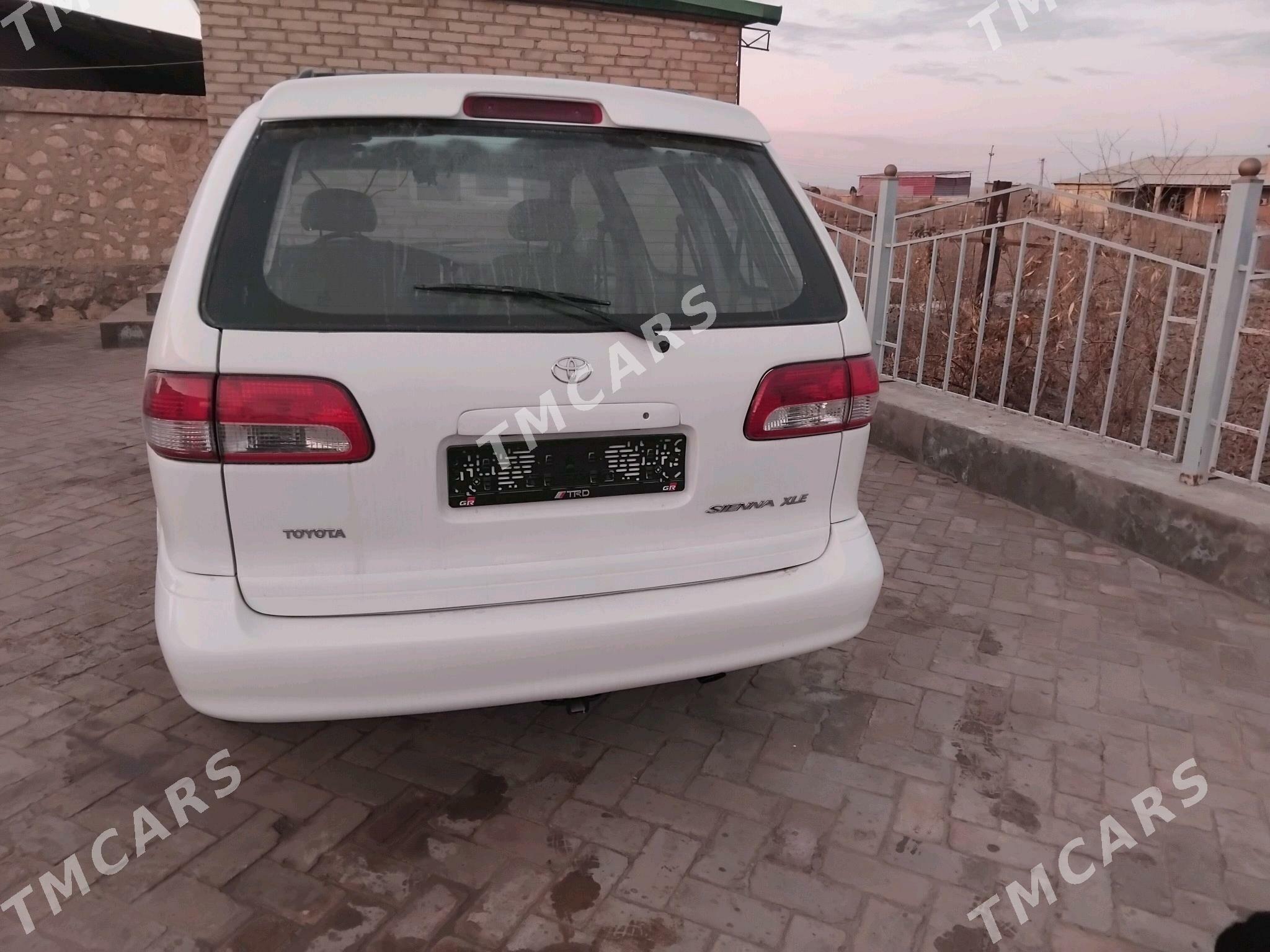 Toyota Sienna 2001 - 136 000 TMT - Достлук - img 4
