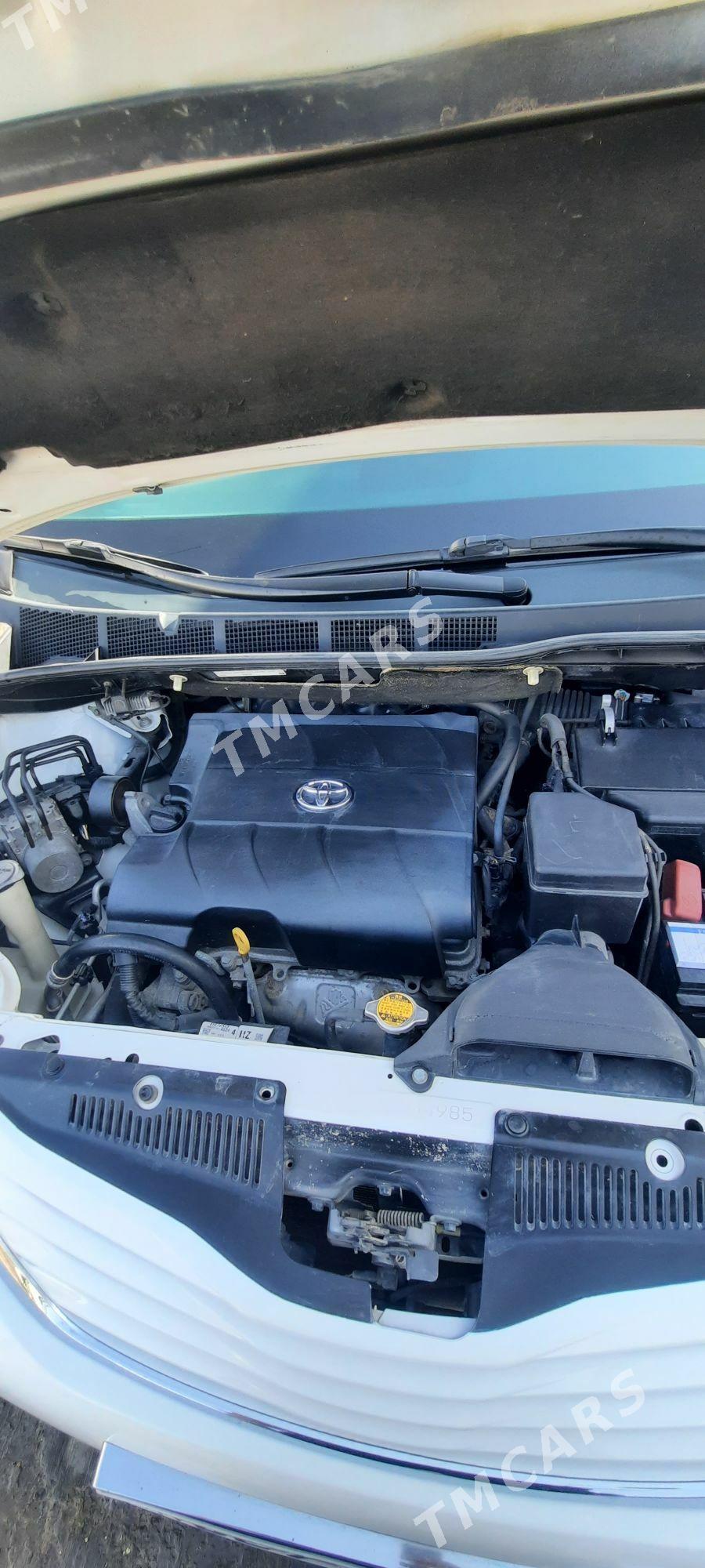 Toyota Sienna 2010 - 280 000 TMT - Дашогуз - img 6