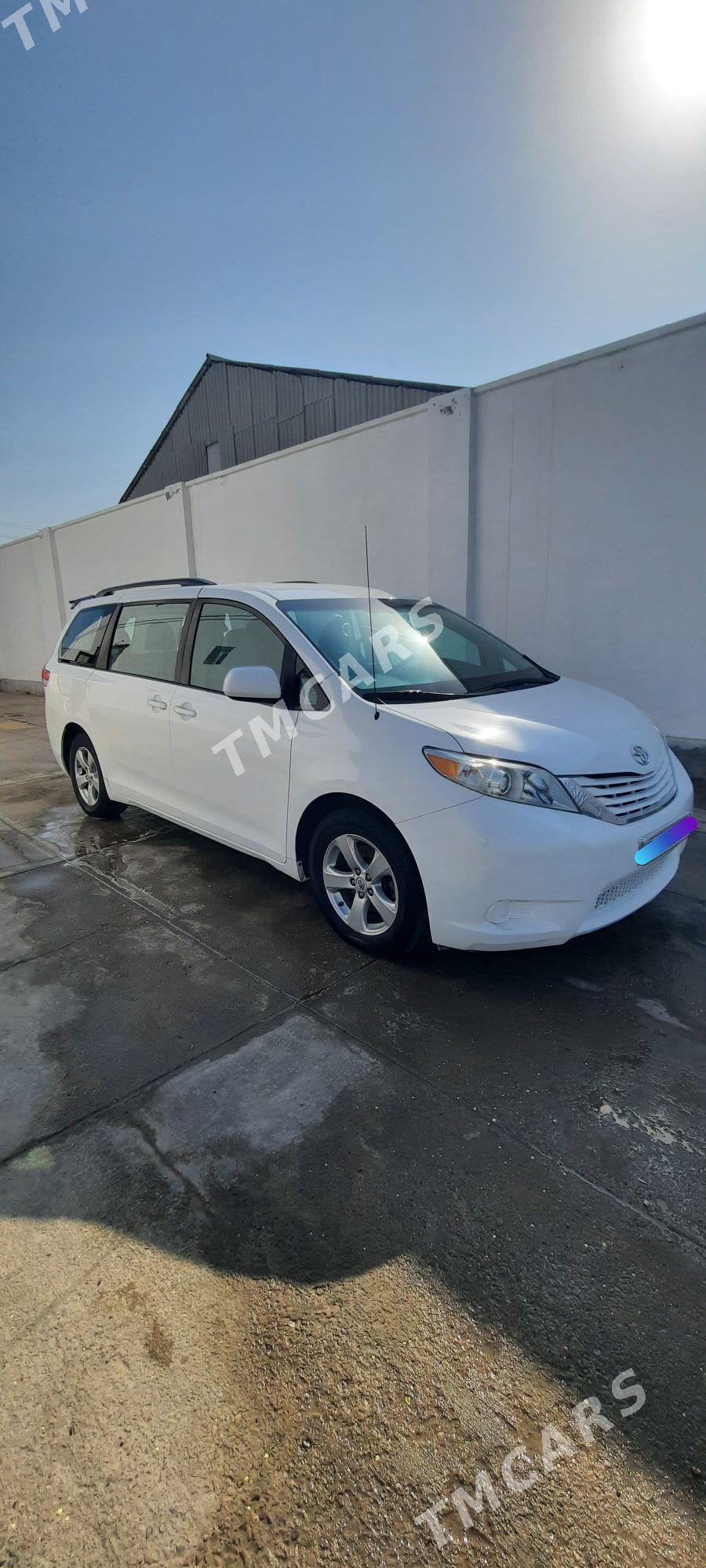 Toyota Sienna 2010 - 280 000 TMT - Дашогуз - img 2