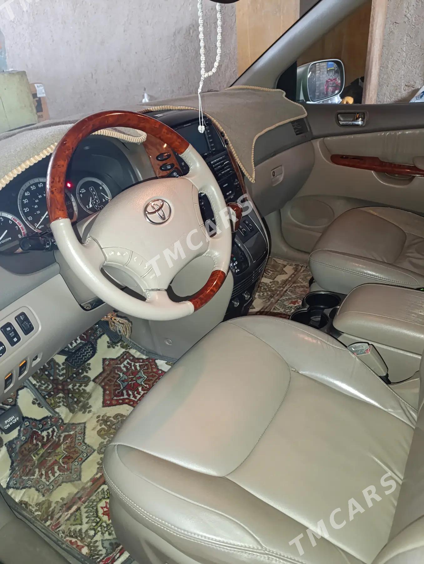Toyota Sienna 2003 - 250 000 TMT - Гороглы (Тагта) - img 2