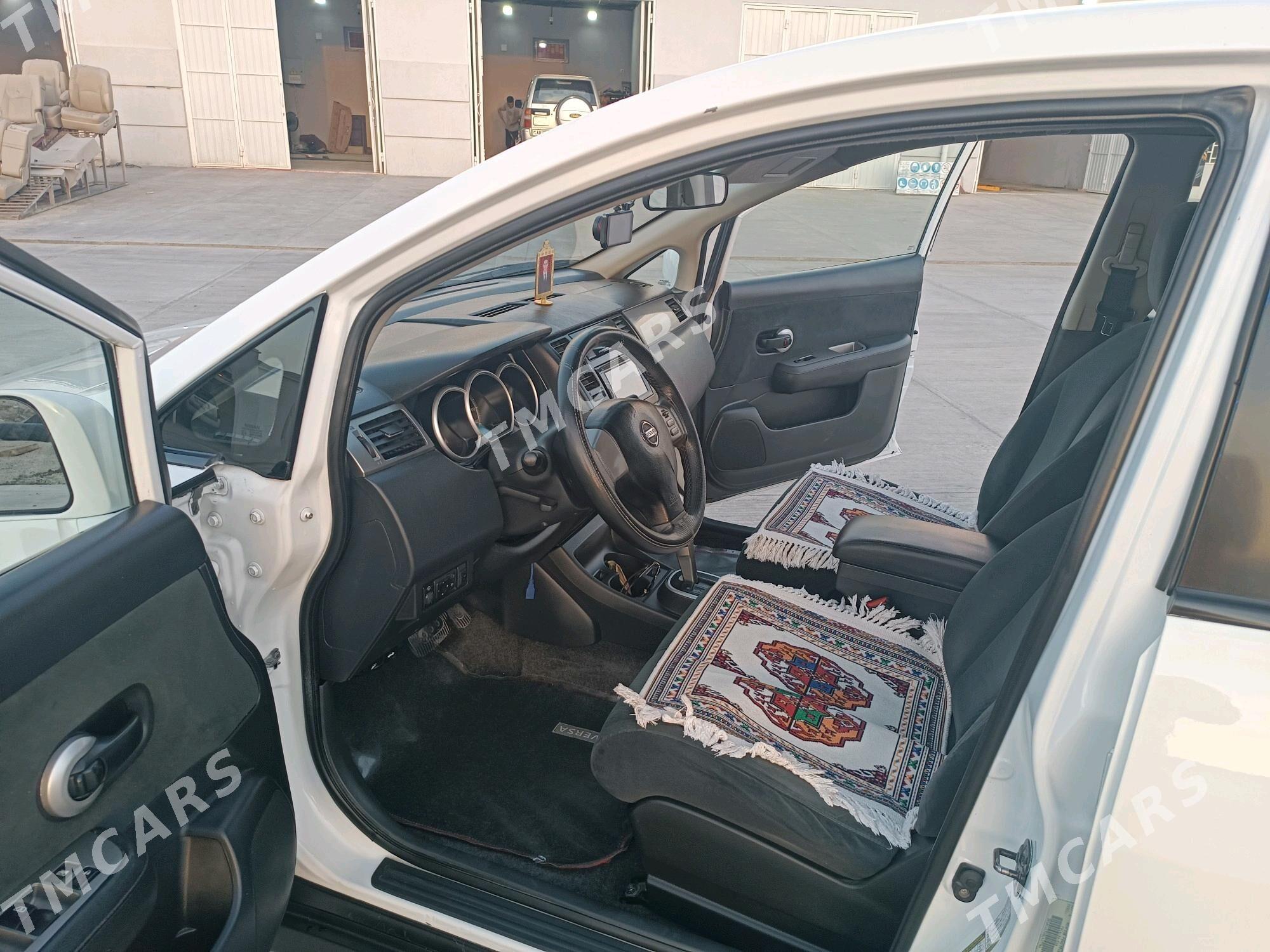 Nissan Versa 2010 - 120 000 TMT - Балканабат - img 8
