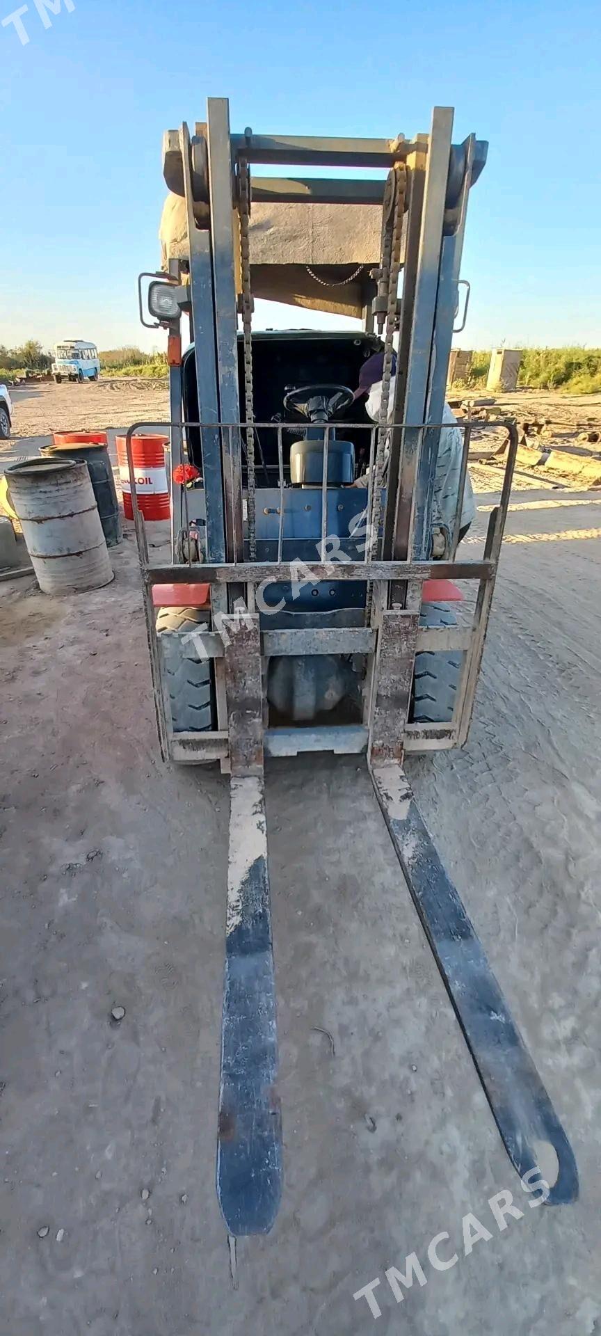 Kara Forklift 2022 - 140 000 TMT - Sakarçäge - img 7
