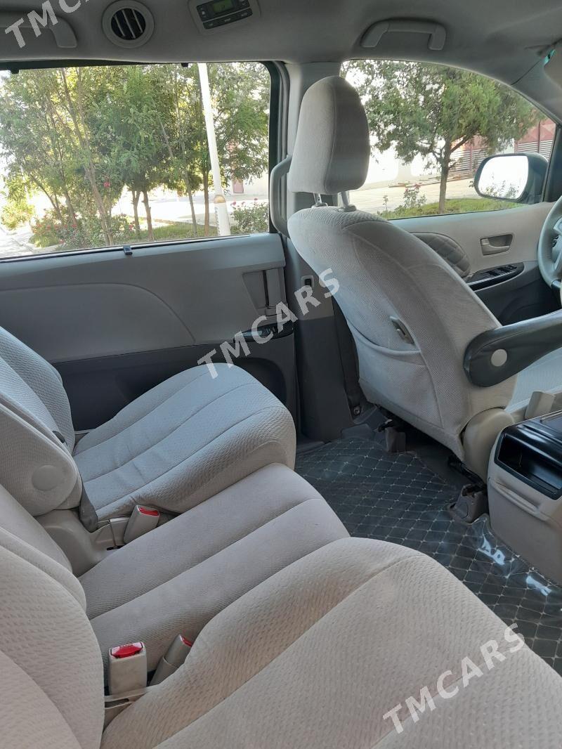 Toyota Sienna 2013 - 267 000 TMT - Бахарден - img 6