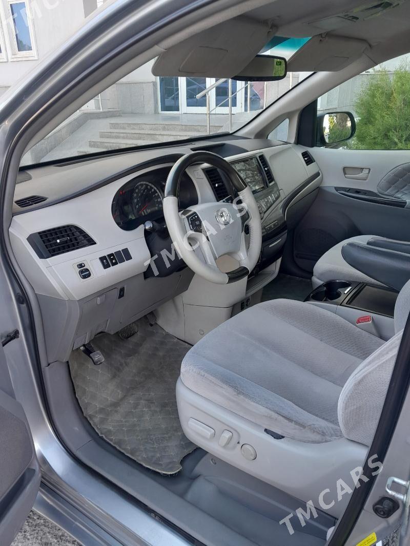 Toyota Sienna 2013 - 267 000 TMT - Бахарден - img 5