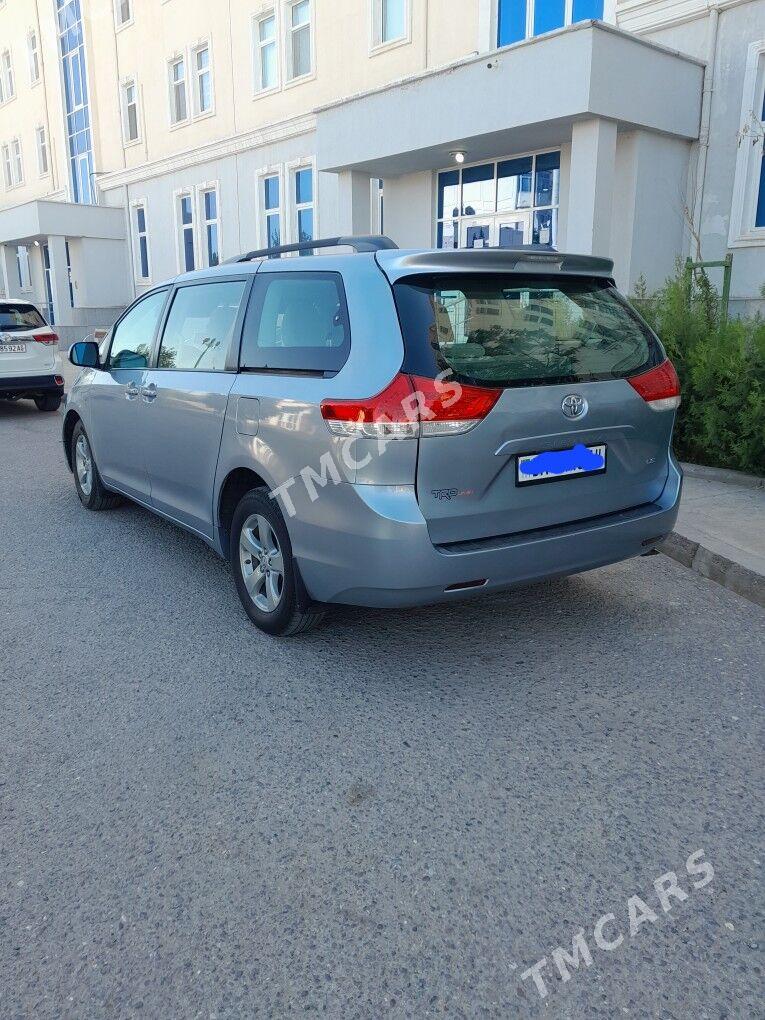 Toyota Sienna 2013 - 267 000 TMT - Бахарден - img 3