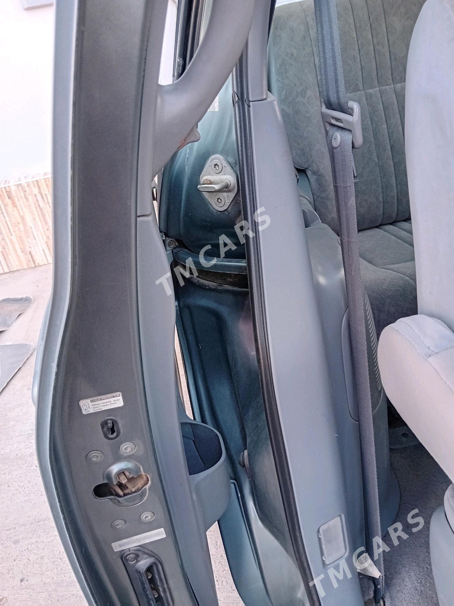 Toyota Sienna 2000 - 165 000 TMT - Türkmenabat - img 3