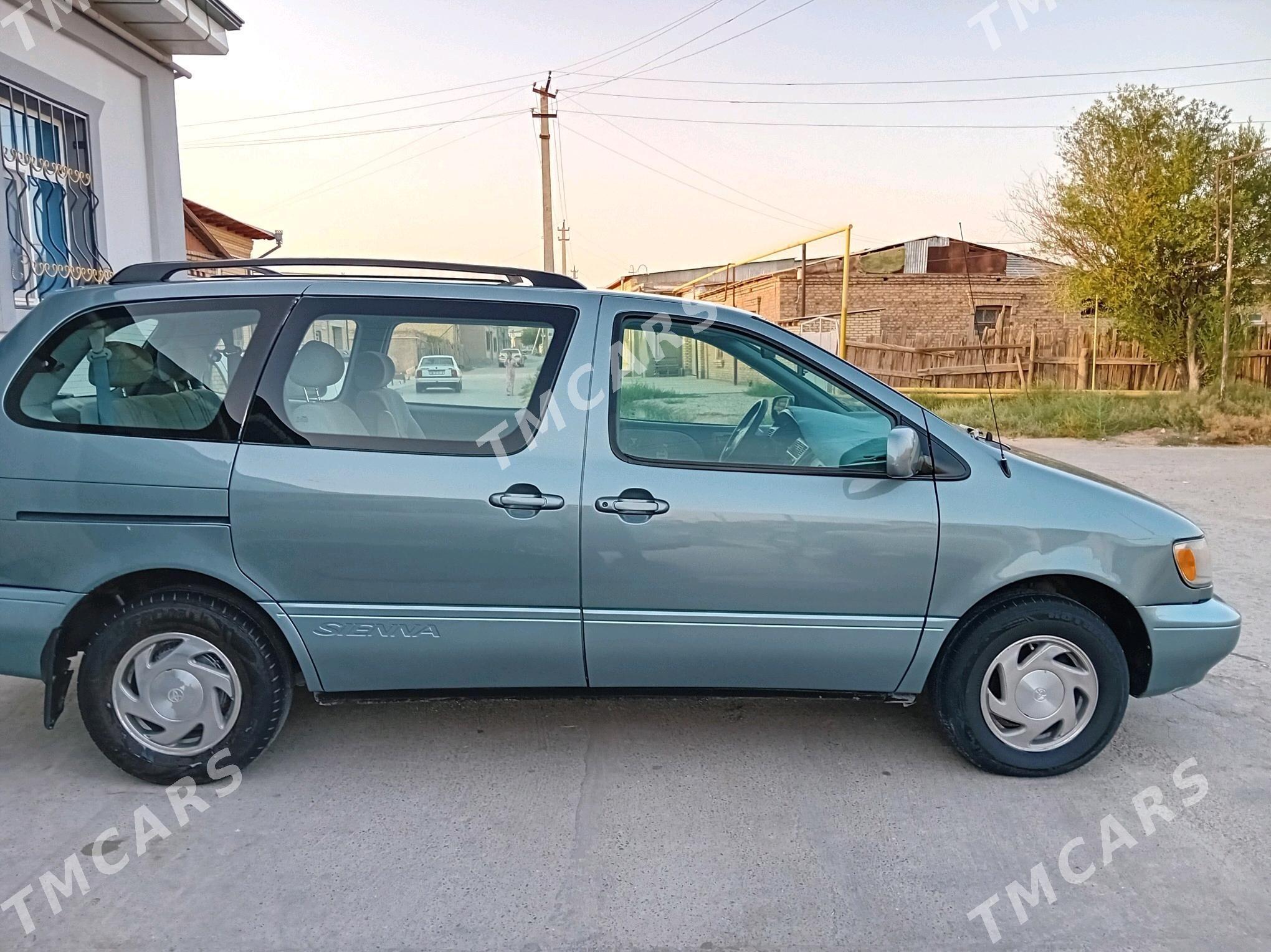 Toyota Sienna 2000 - 165 000 TMT - Türkmenabat - img 9