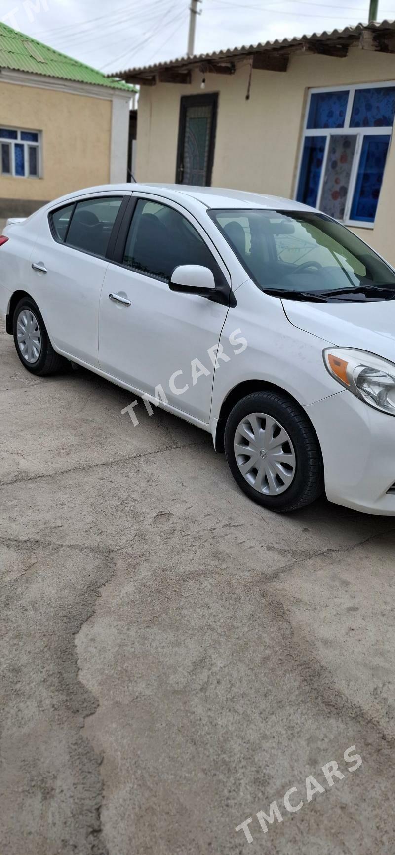 Nissan Versa 2013 - 115 000 TMT - Ашхабад - img 3