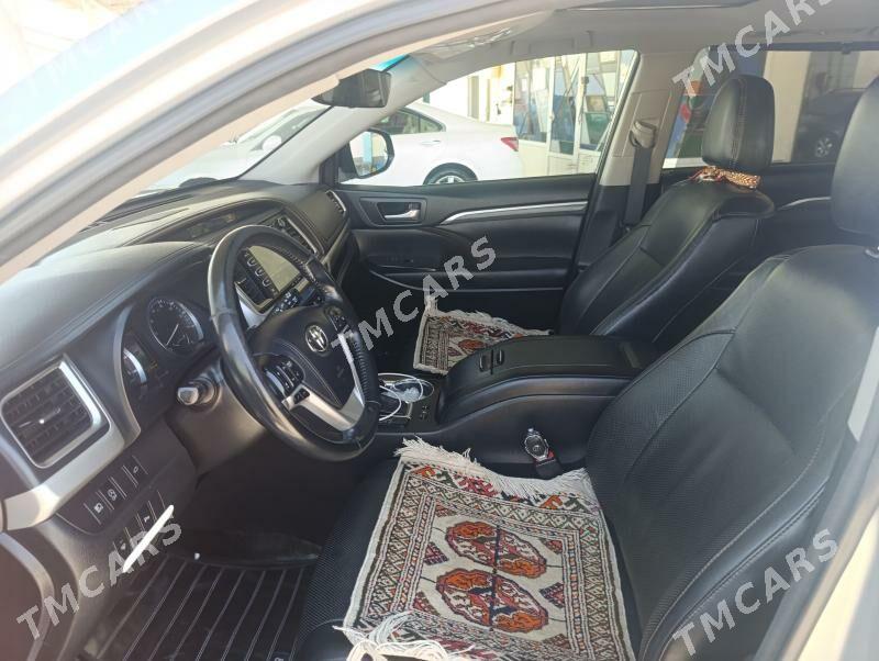 Toyota Highlander 2018 - 439 000 TMT - Туркменабат - img 3