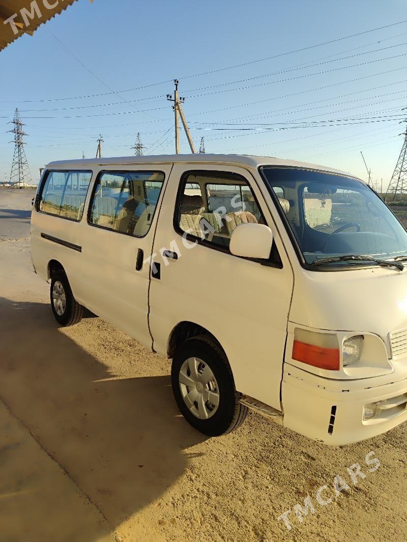 Toyota Hiace 2004 - 105 000 TMT - Теджен - img 1