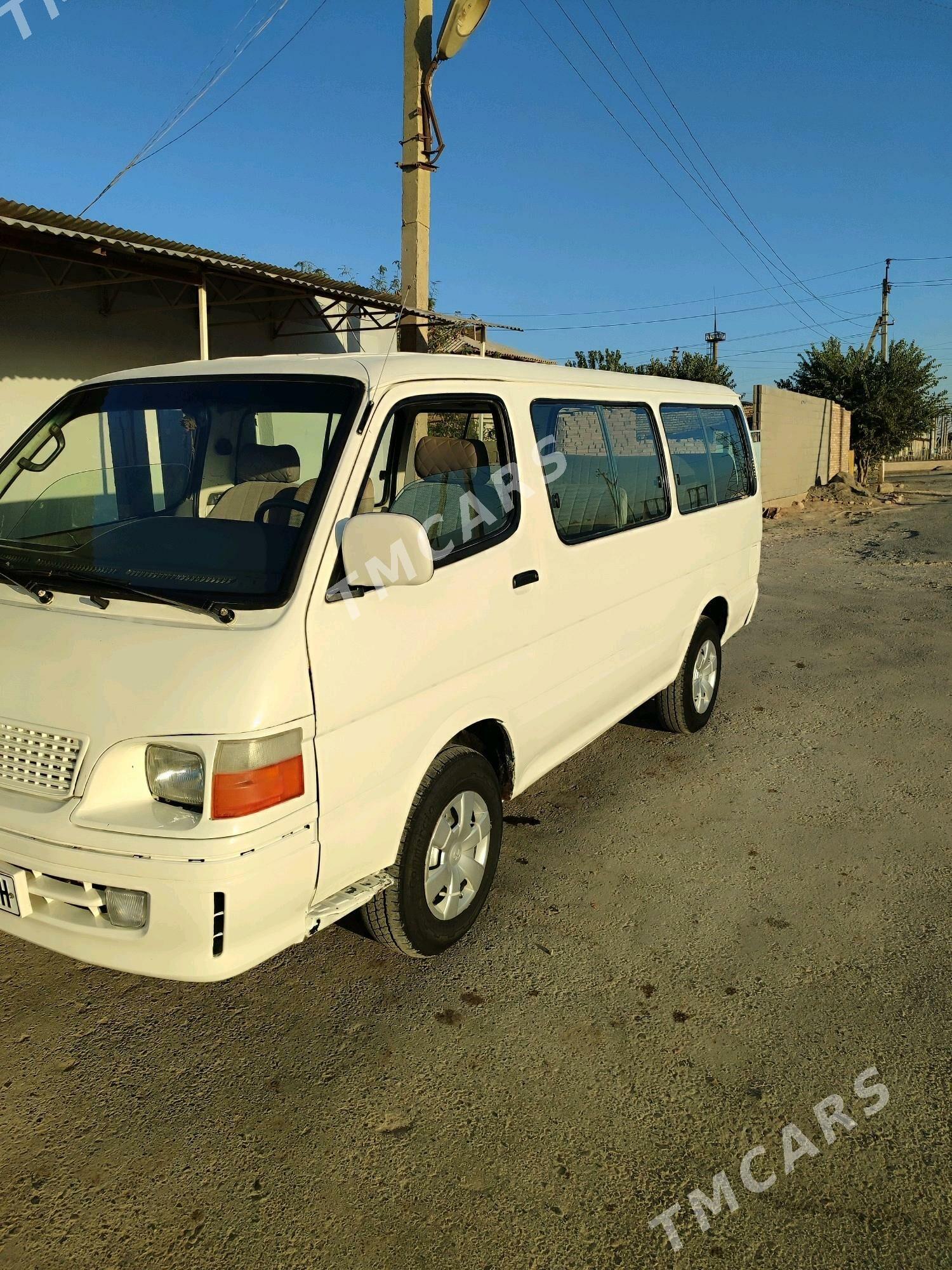 Toyota Hiace 2004 - 105 000 TMT - Теджен - img 2
