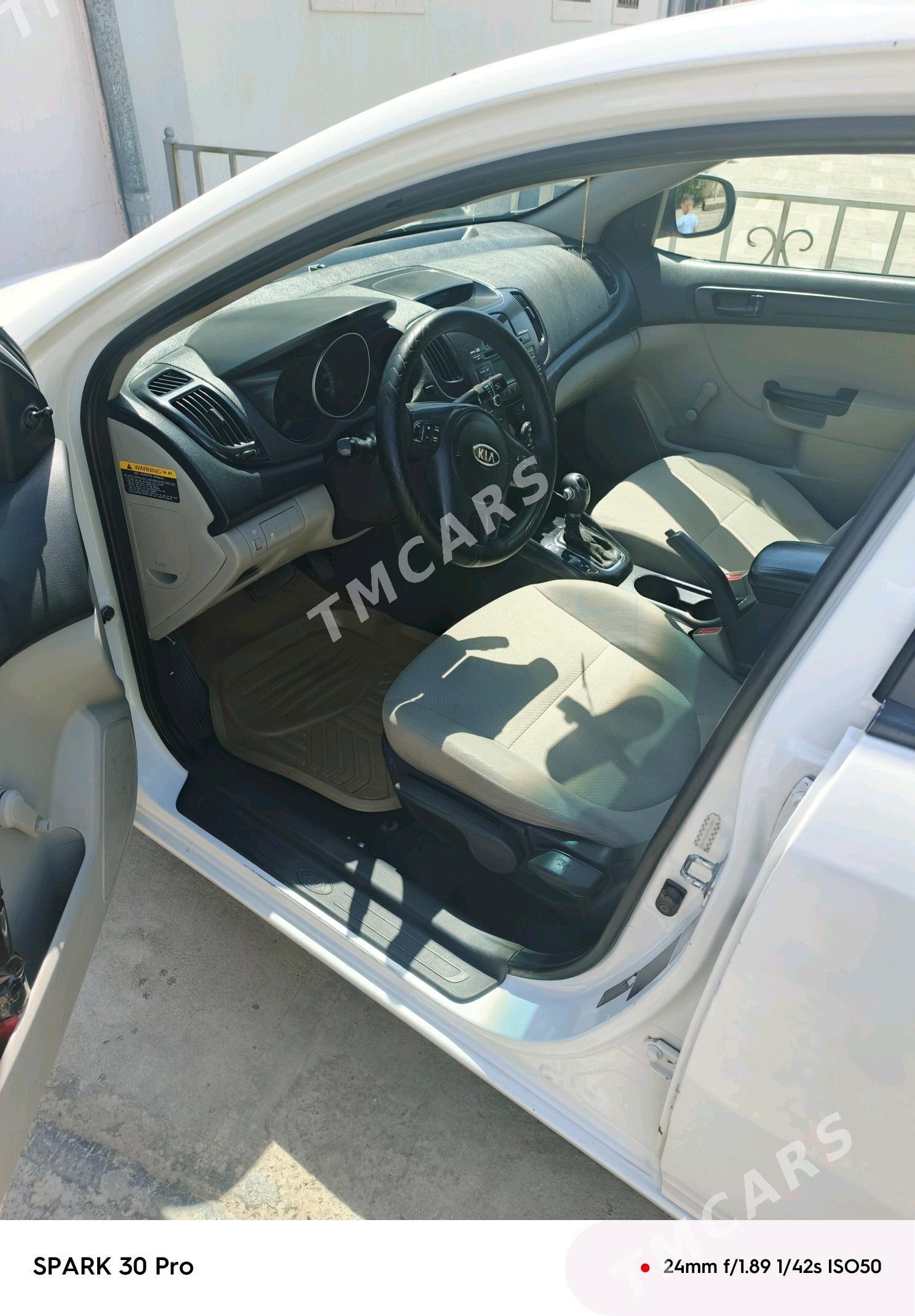 Kia Forte 2010 - 120 000 TMT - Ак-Бугдайский этрап - img 5