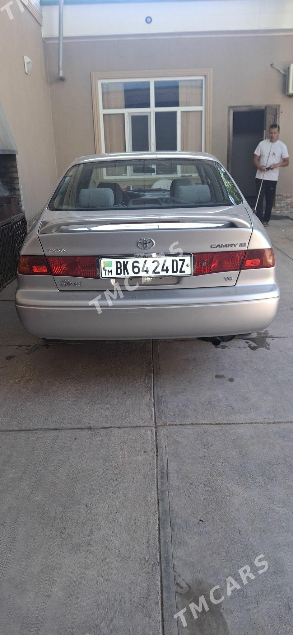 Toyota Camry 2001 - 150 000 TMT - Дашогуз - img 4