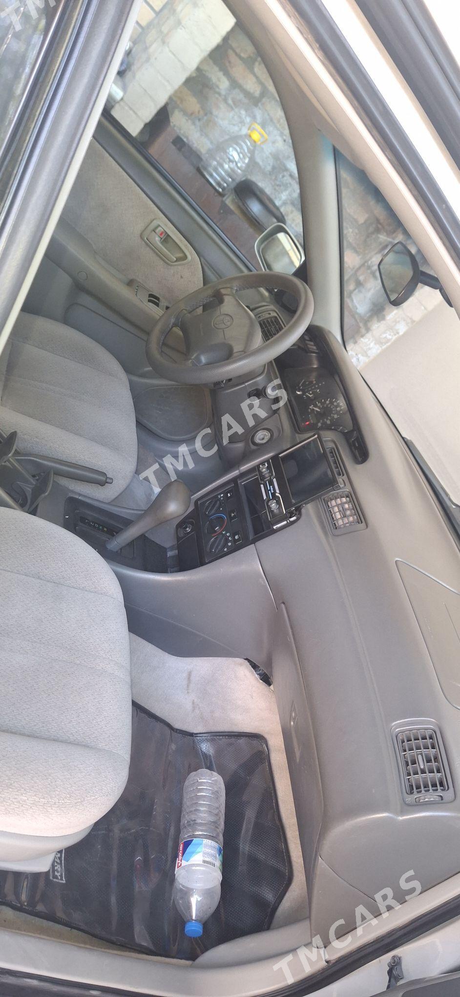 Toyota Camry 2001 - 150 000 TMT - Дашогуз - img 3