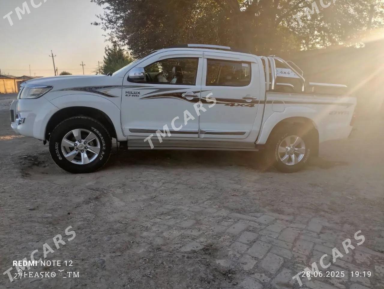 Toyota Hilux 2014 - 410 000 TMT - Серахс - img 5