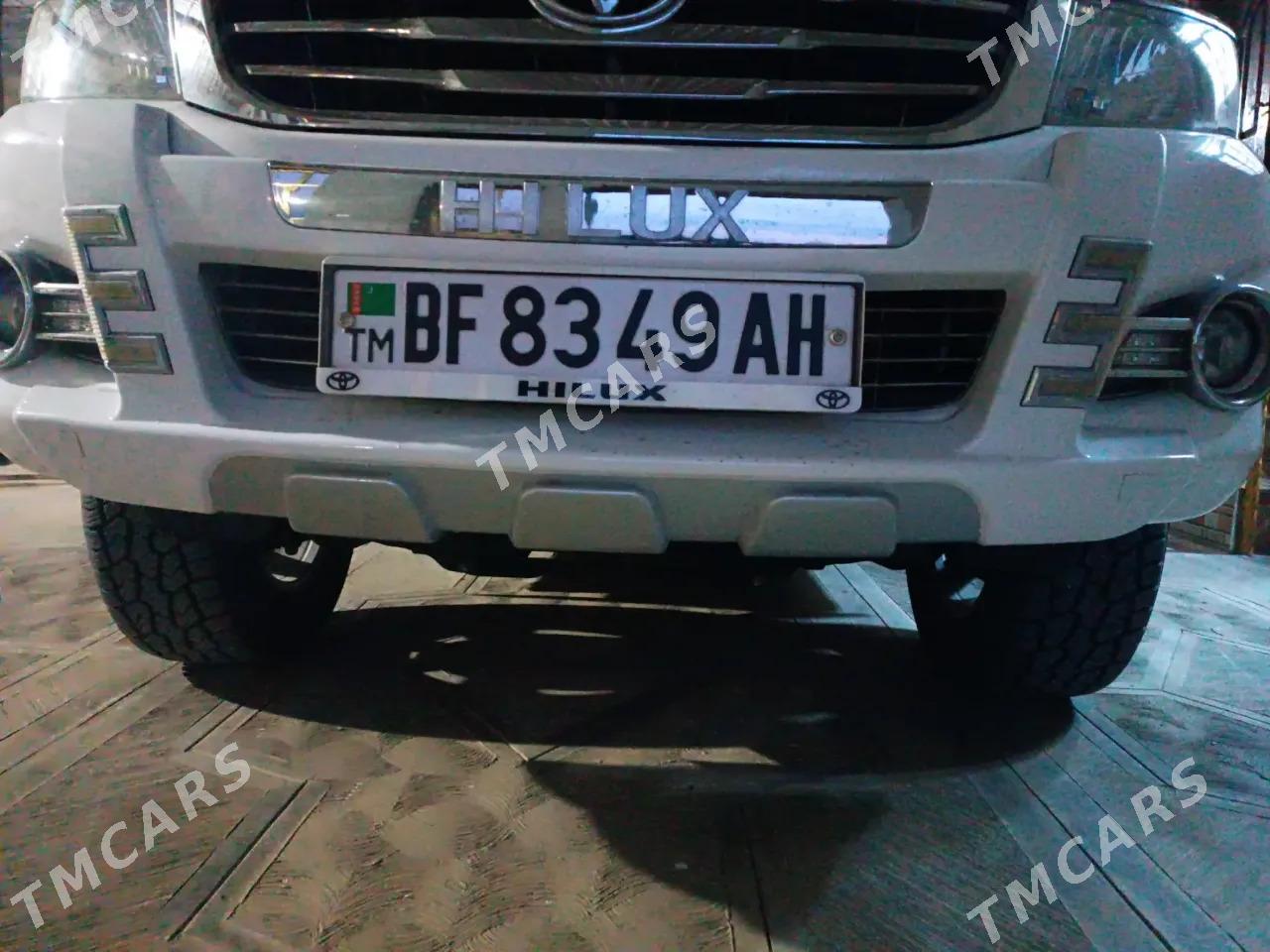 Toyota Hilux 2014 - 410 000 TMT - Серахс - img 2