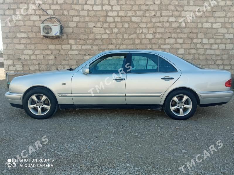 Mercedes-Benz E320 1999 - 89 000 TMT - Гумдаг - img 6