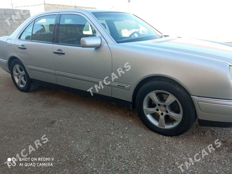 Mercedes-Benz E320 1999 - 89 000 TMT - Гумдаг - img 7