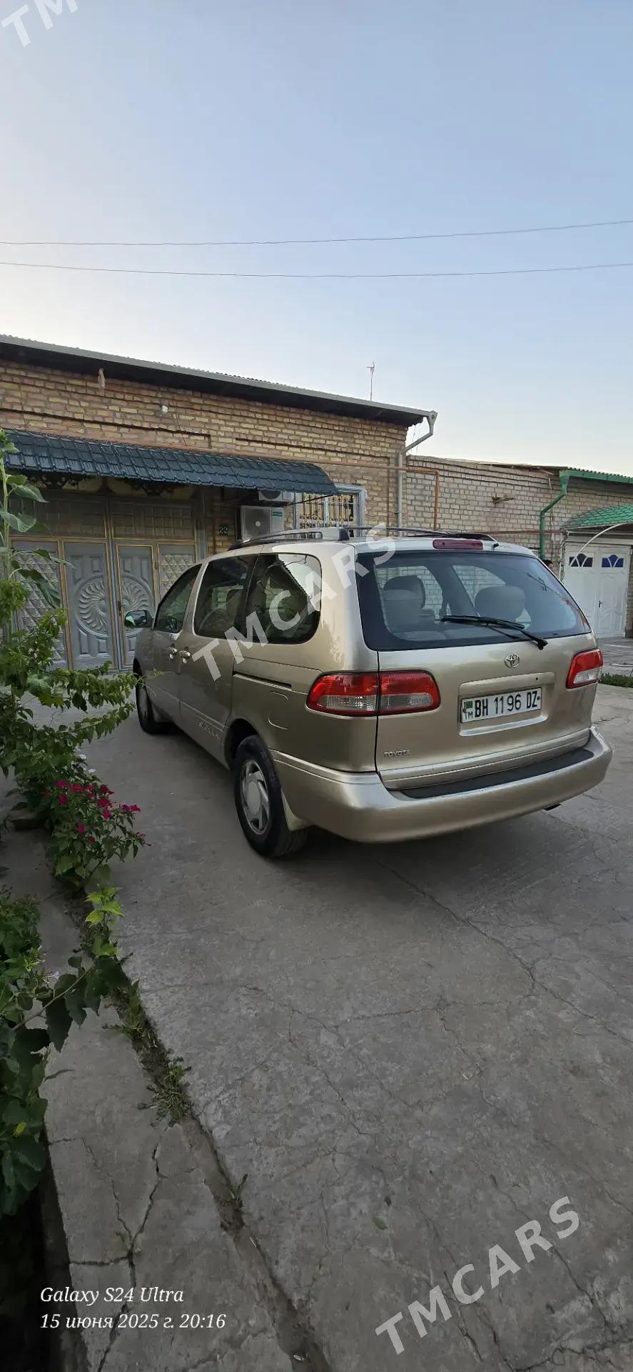 Toyota Sienna 2002 - 175 000 TMT - Гурбансолтан Едже - img 4