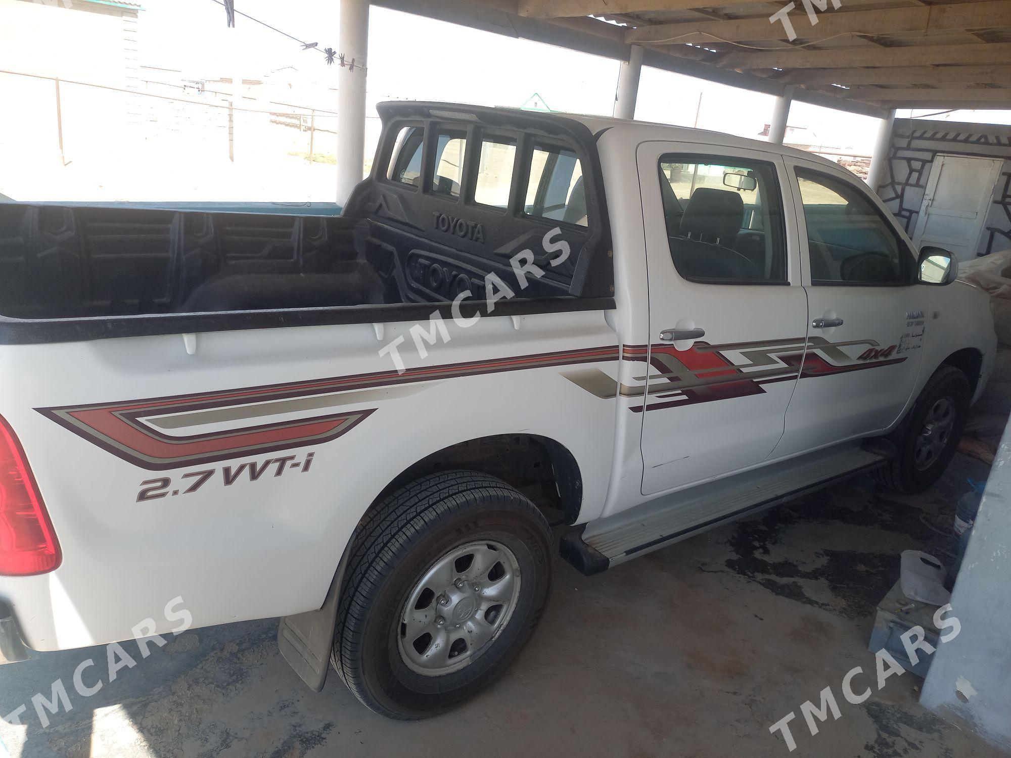 Toyota Hilux 2010 - 300 000 TMT - Esenguly - img 9