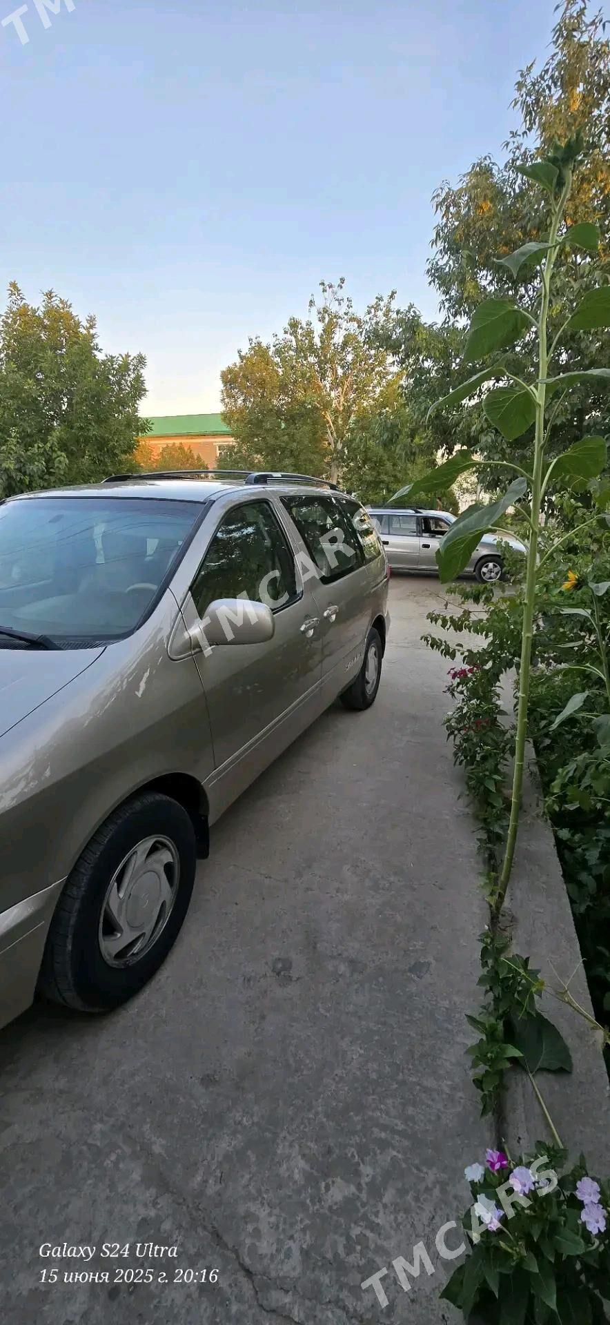 Toyota Sienna 2002 - 175 000 TMT - Гурбансолтан Едже - img 6