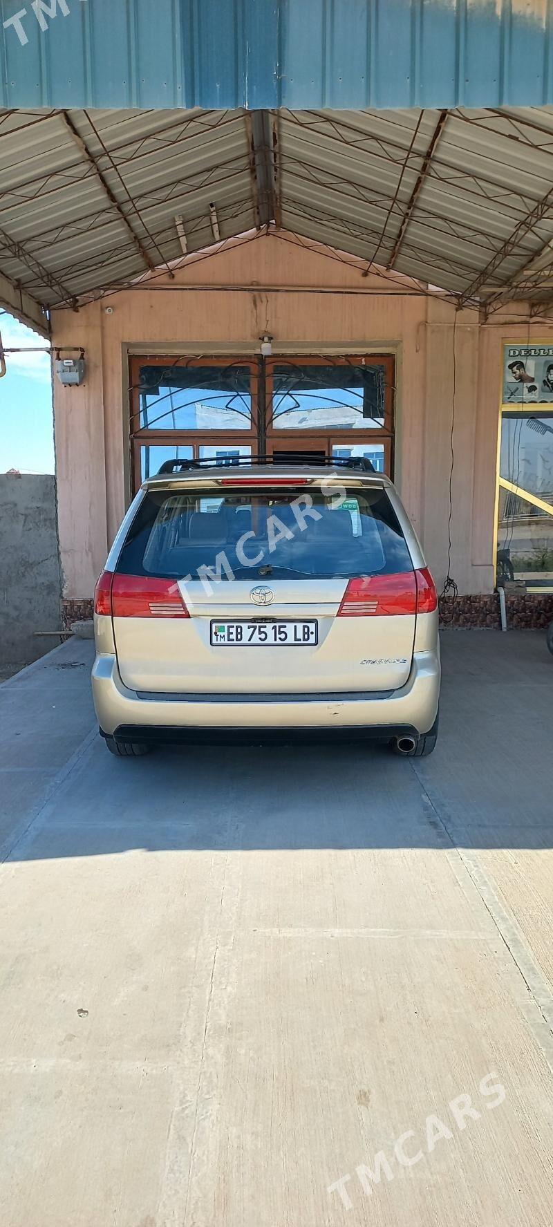Toyota Sienna 2004 - 180 000 TMT - Туркменабат - img 5