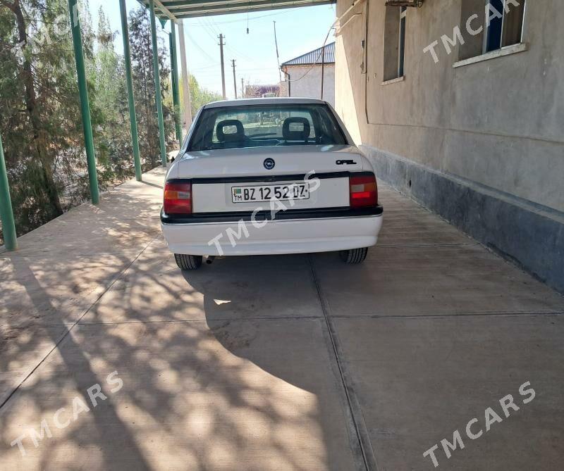 Opel Vectra 1993 - 34 000 TMT - Гурбансолтан Едже - img 4