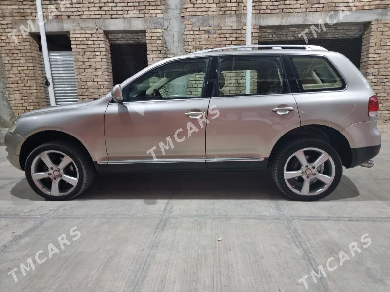 Volkswagen Touareg 2005 - 118 000 TMT - Бузмеин - img 3