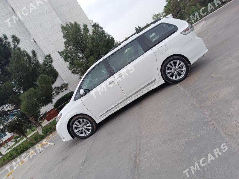 Toyota Sienna 2017 - 410 000 TMT - Мары - img 9