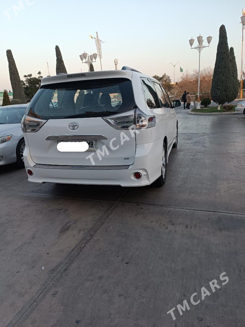 Toyota Sienna 2017 - 410 000 TMT - Мары - img 4