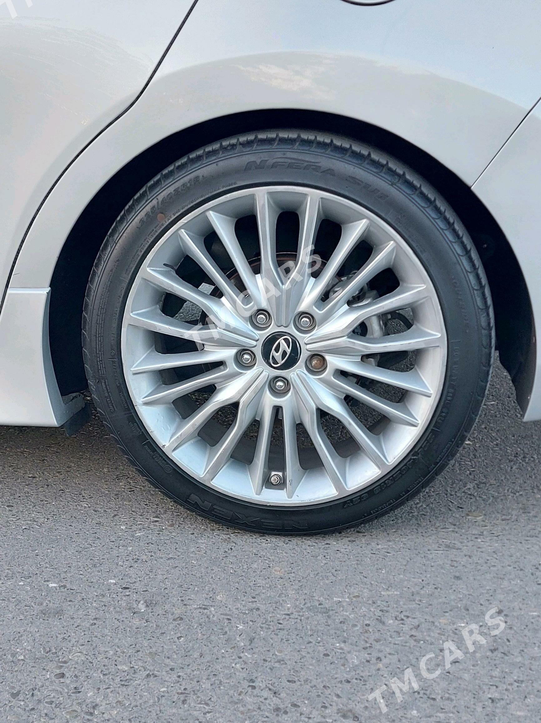 Hyundai Elantra 2017 - 200 000 TMT - 30 mkr - img 2