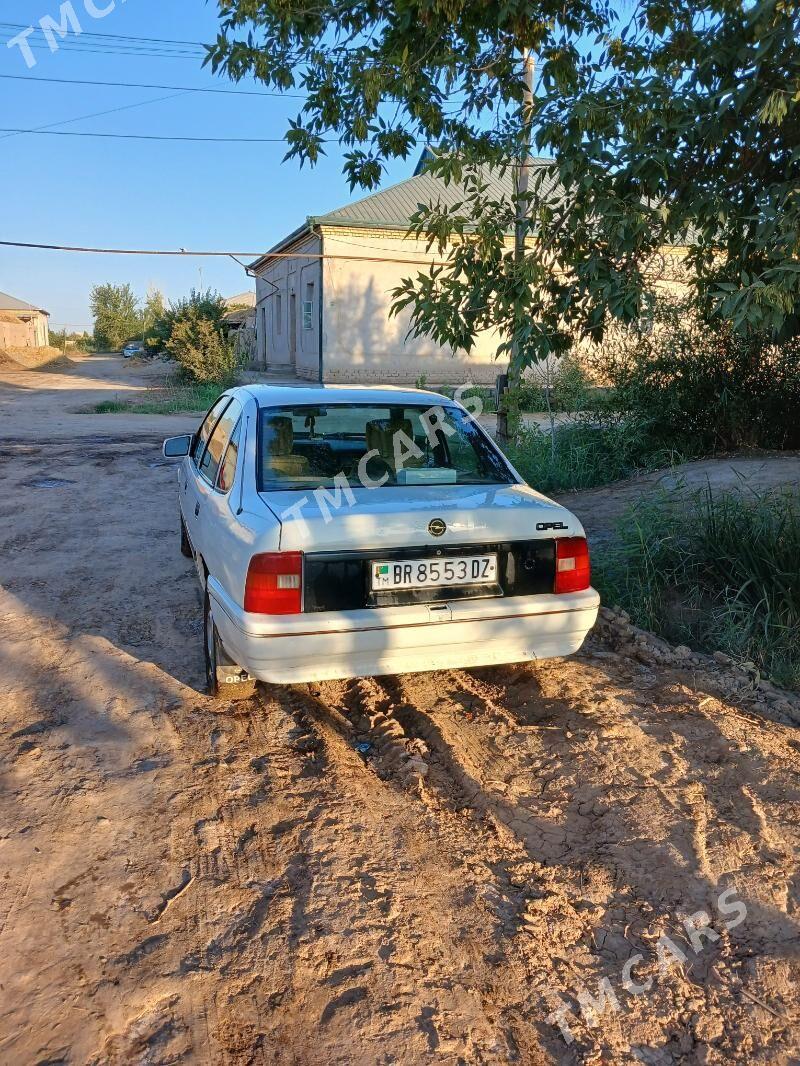 Opel Vectra 1992 - 35 000 TMT - Gurbansoltan Eje - img 3
