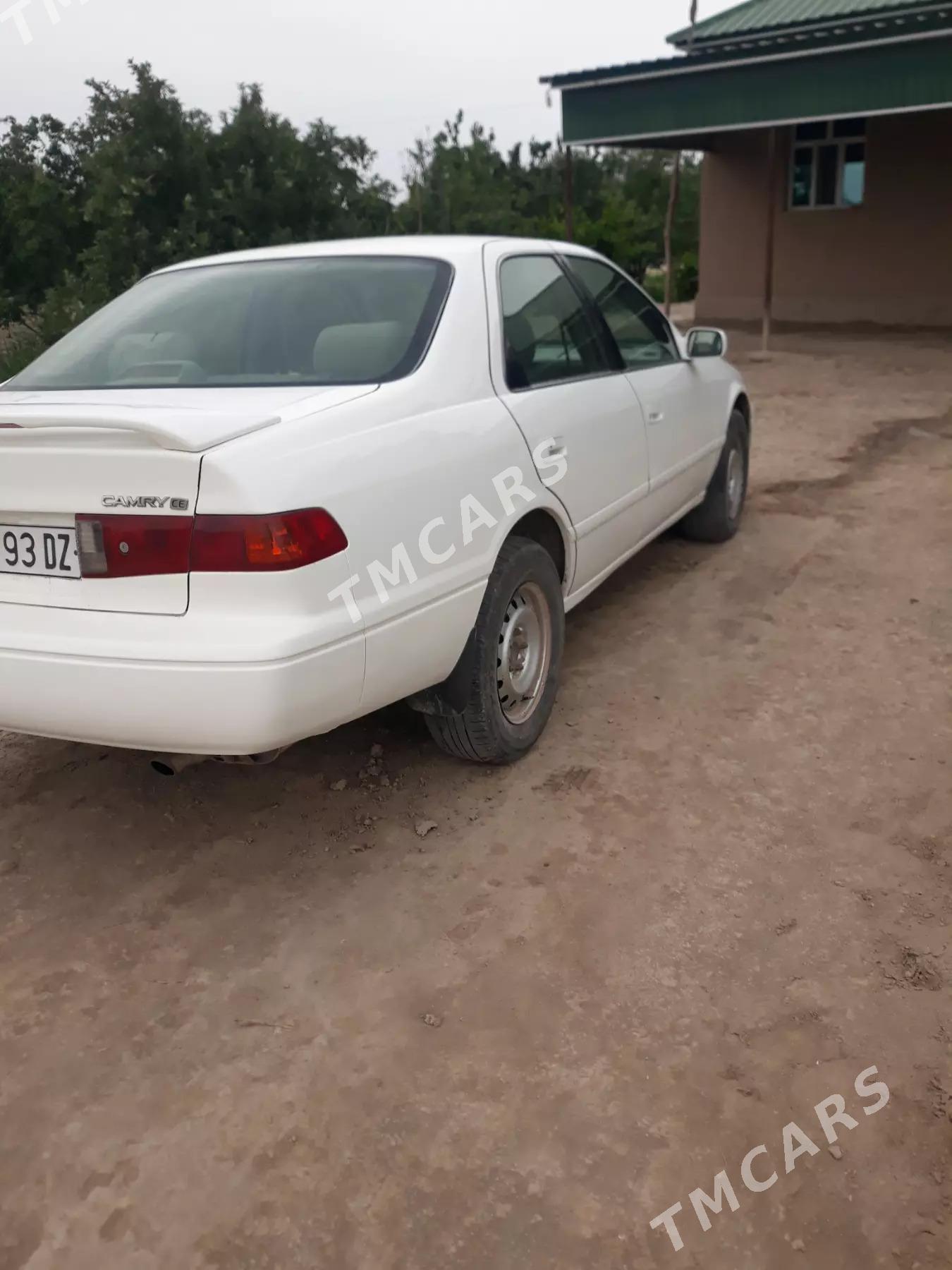 Toyota Camry 2000 - 125 000 TMT - Кёнеургенч - img 3
