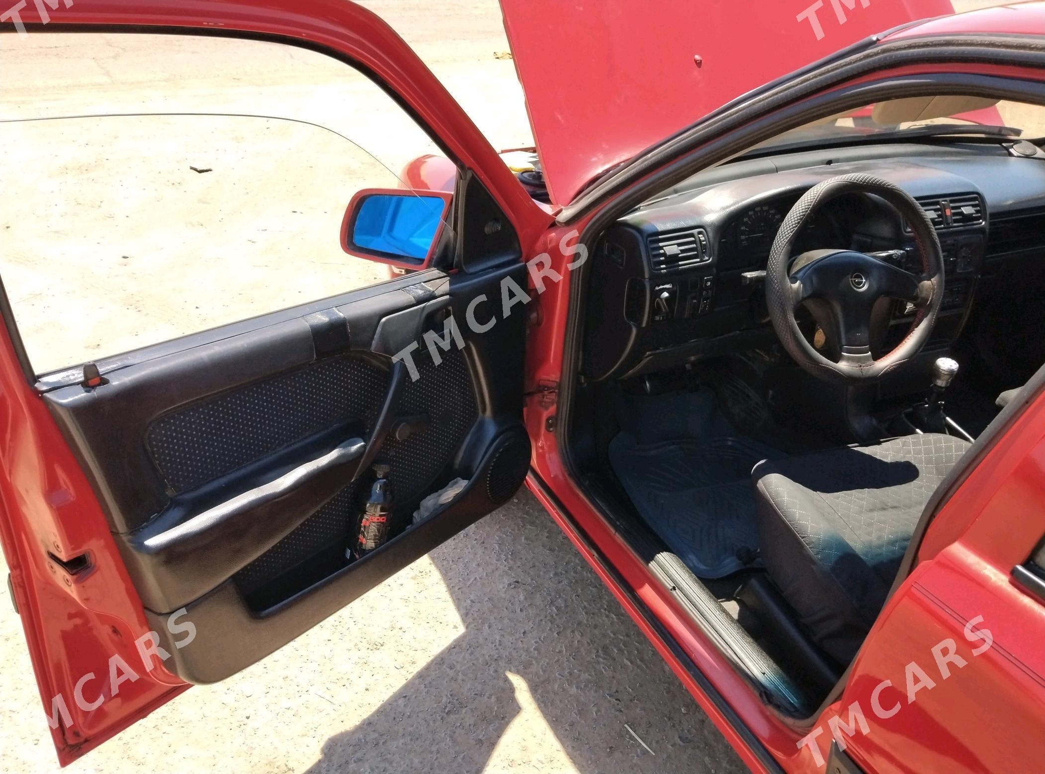 Opel Vectra 1993 - 40 000 TMT - Губадаг - img 5