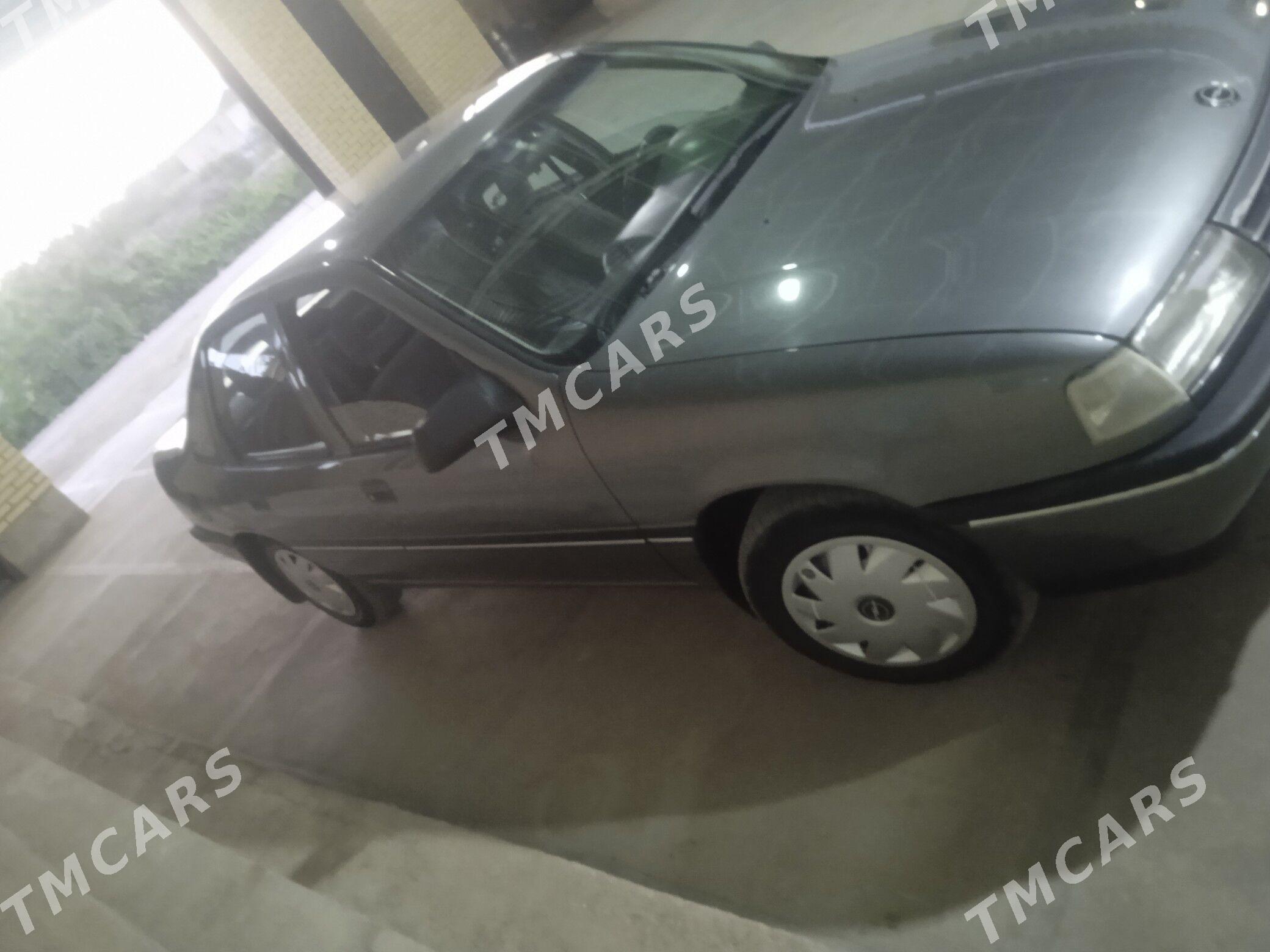 Opel Vectra 1989 - 40 000 TMT - Mary - img 3