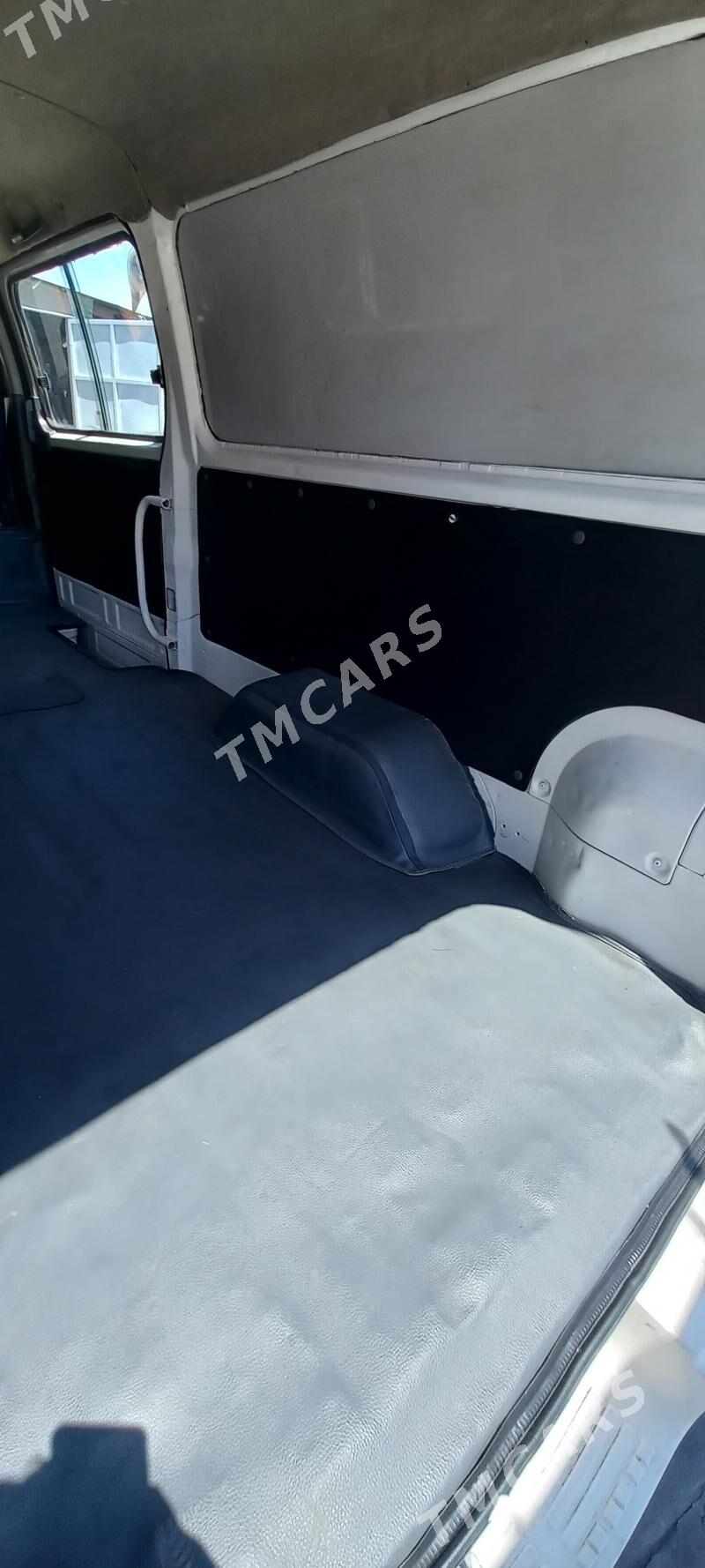 Nissan Urvan 2008 - 170 000 TMT - Мары - img 2