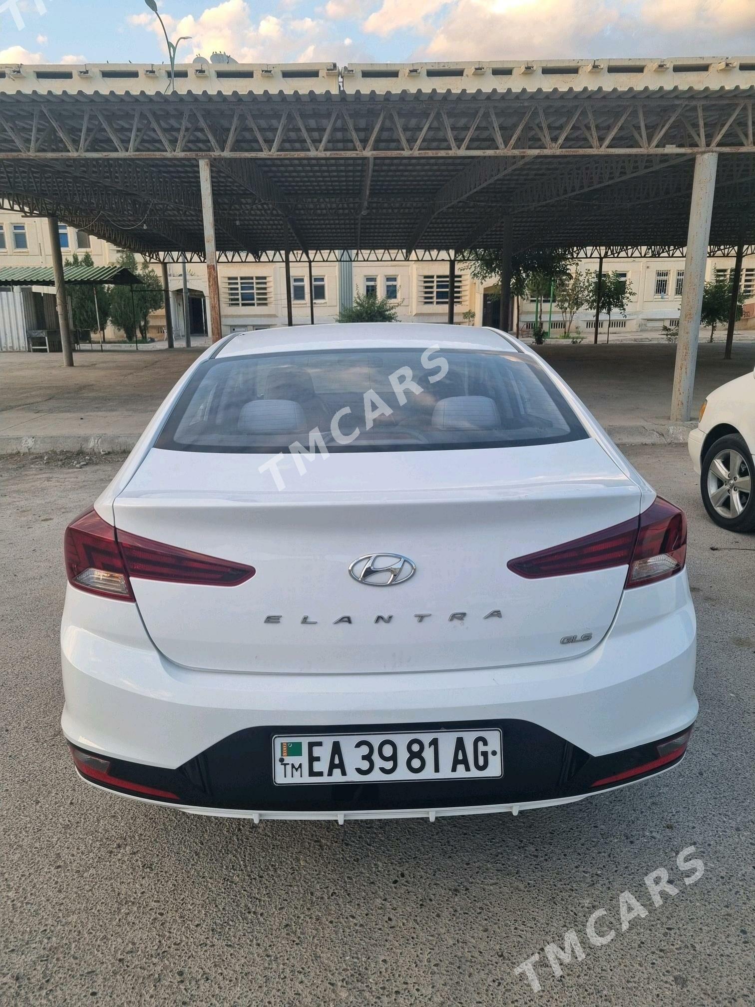 Hyundai Elantra 2019 - 200 000 TMT - Podwoýski köç. (Bitarap Türkmenistan şaýoly) - img 3