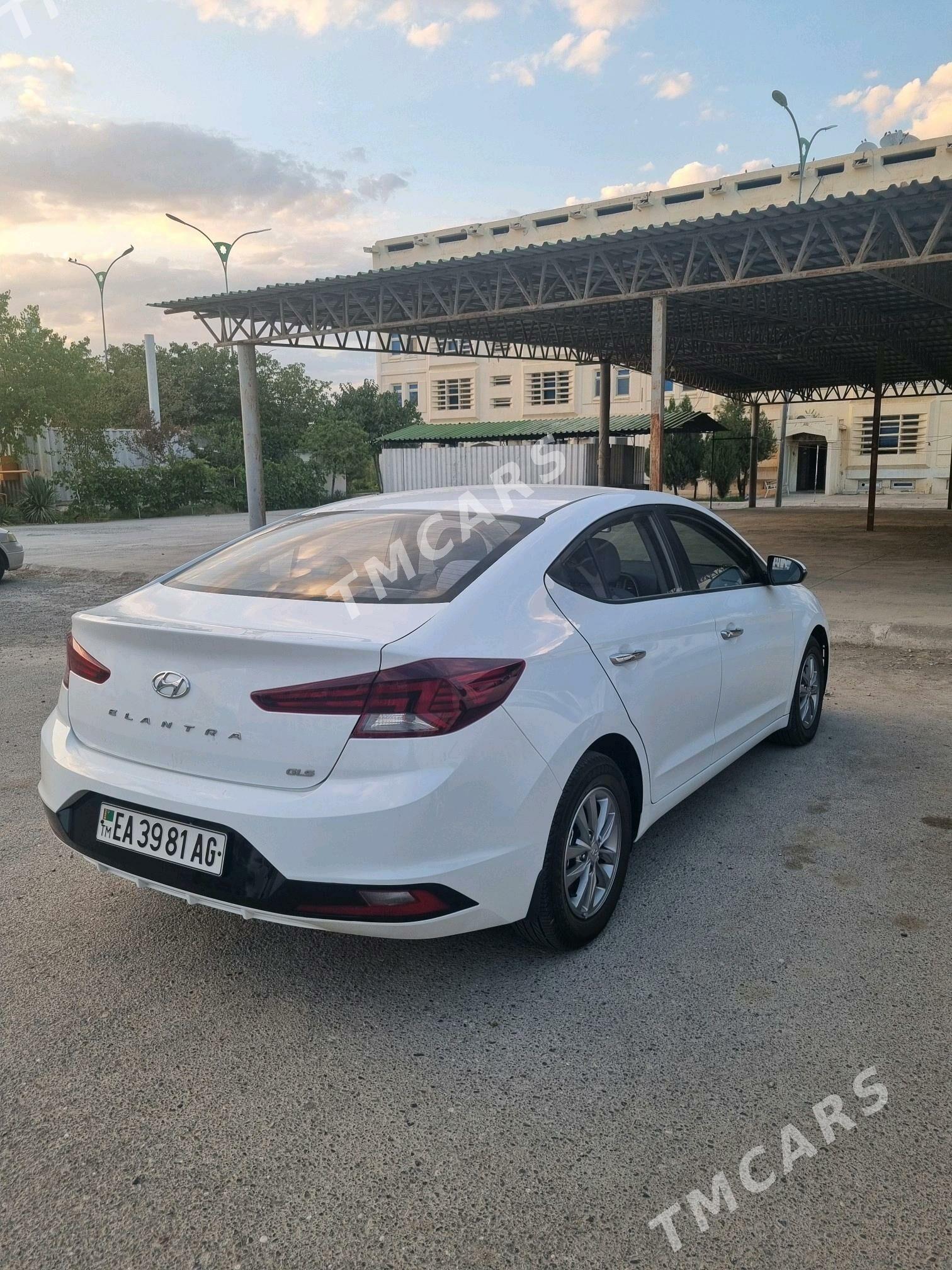 Hyundai Elantra 2019 - 200 000 TMT - Podwoýski köç. (Bitarap Türkmenistan şaýoly) - img 2
