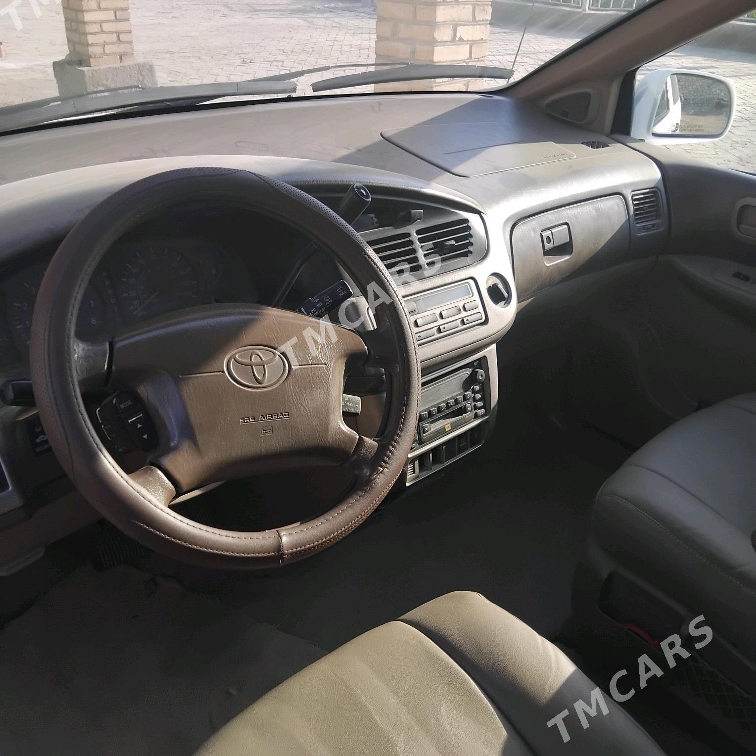 Toyota Sienna 2001 - 136 000 TMT - Достлук - img 4