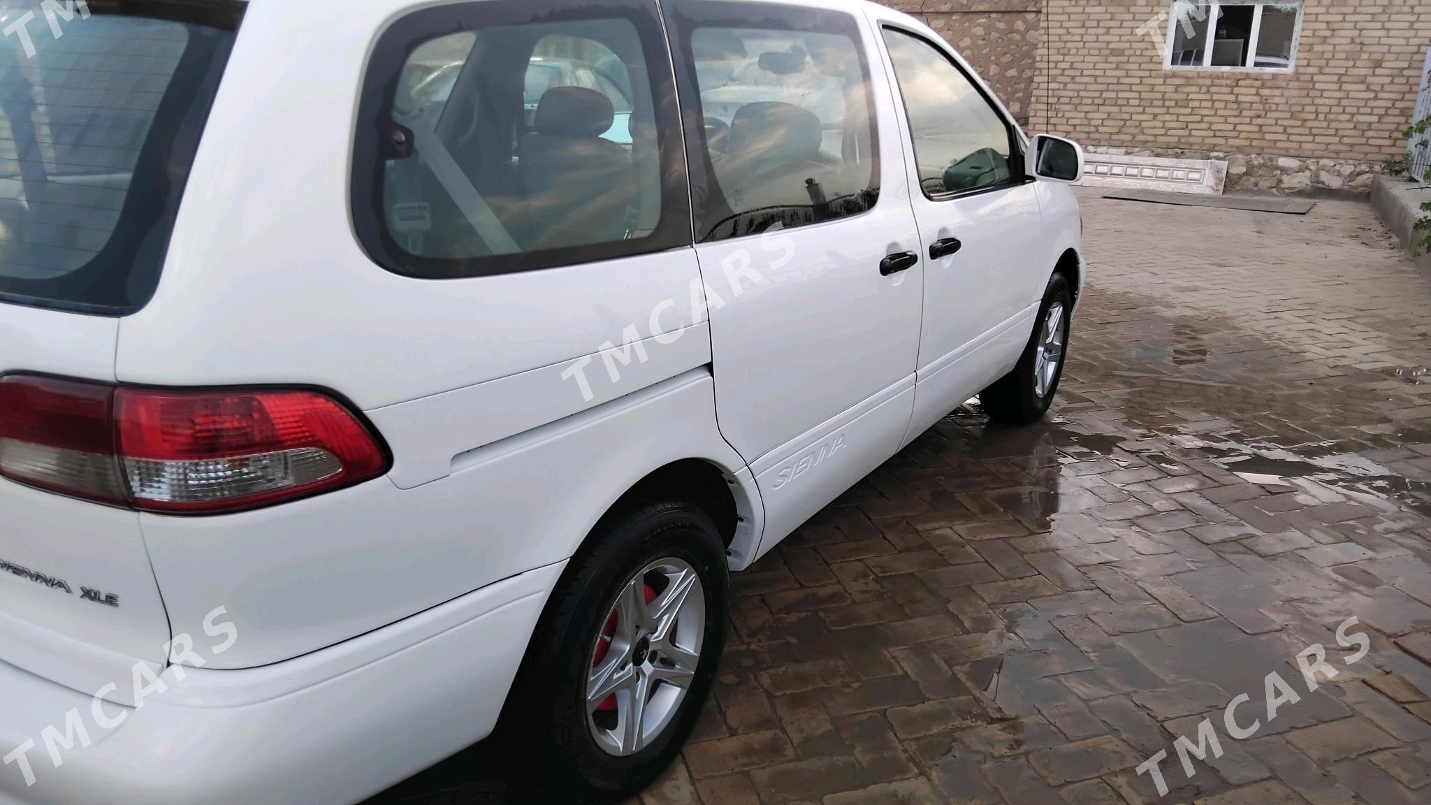 Toyota Sienna 2001 - 136 000 TMT - Достлук - img 2