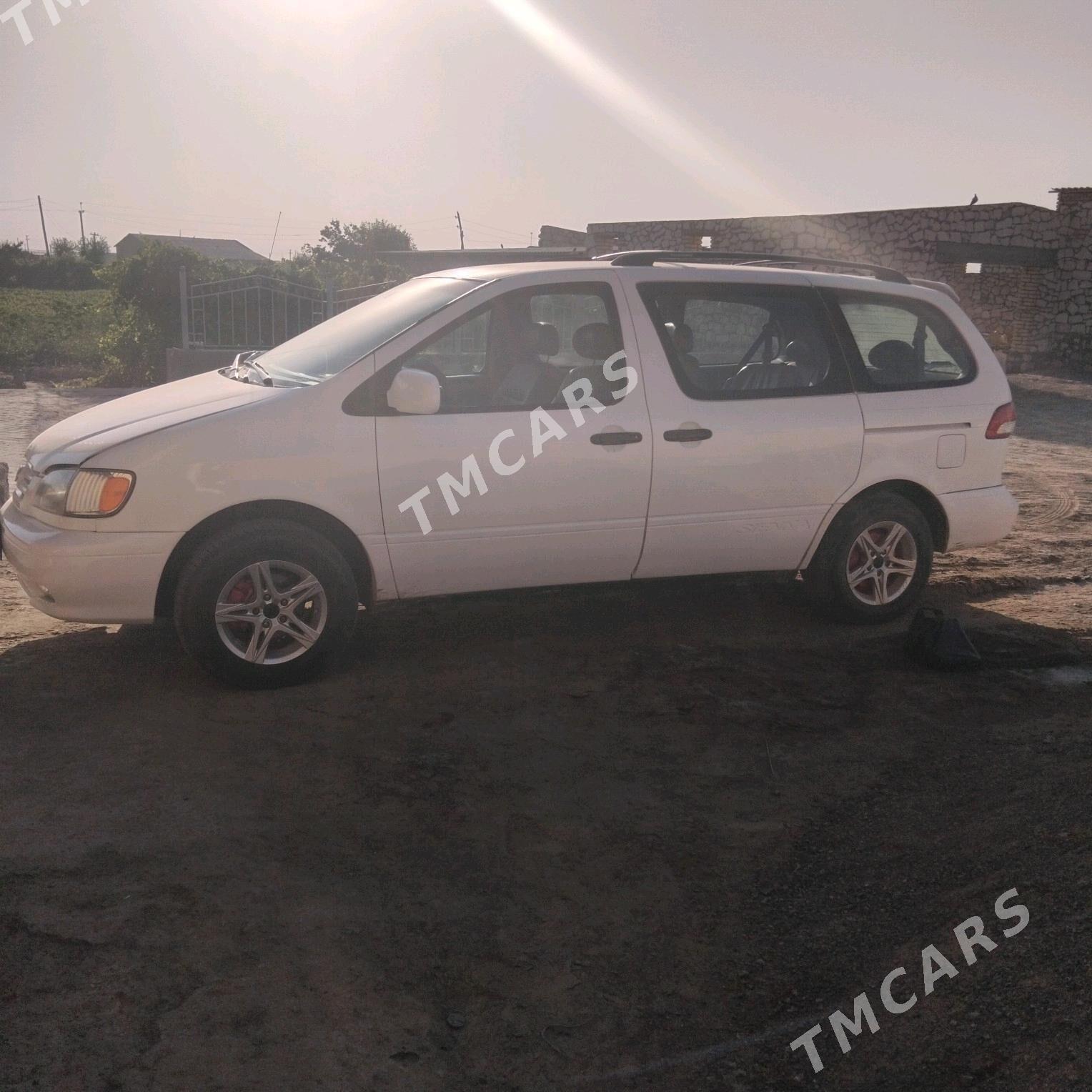 Toyota Sienna 2001 - 136 000 TMT - Достлук - img 3